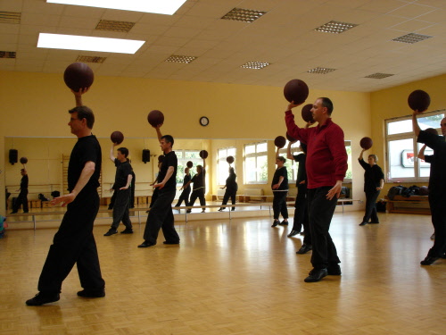 “24er-Peking-Form 2008” mit Ball (Kugel)