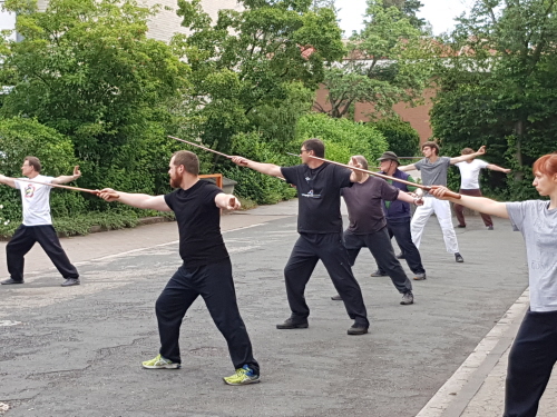 32er-Tai Chi-Schwertform des Yang-Stil an der vhs-Erlangen